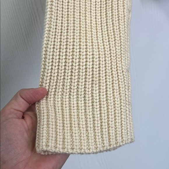 Abercrombie & Fitch - Cream Ribbed Chunky Knit Turtleneck Sweater Size XS - Picture 7 of 11